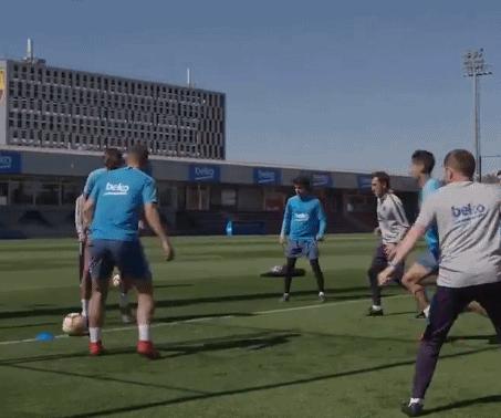 皮克巴萨足球集锦,皮克被穿裆反身勾球