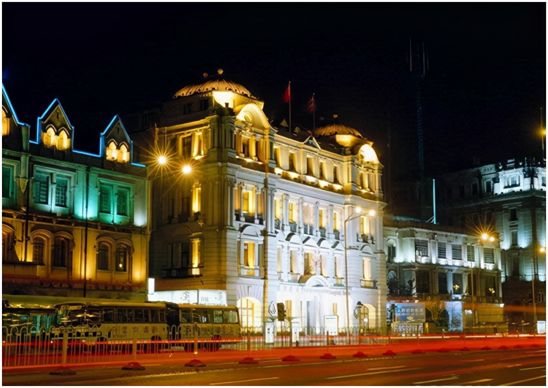 上海最高的楼叫什么大厦,上海外滩介绍200字