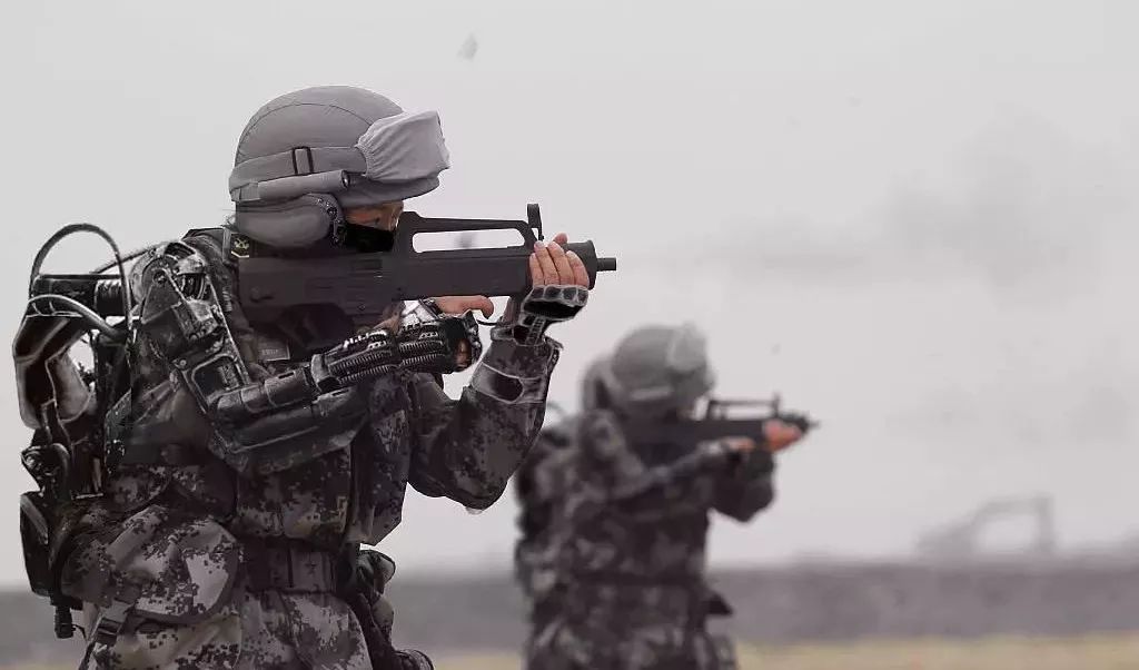 流浪地球中有哪些军事武器,流浪地球里最厉害的武器