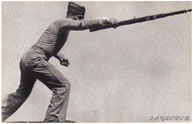 美*刺军**刀拼杀术，很珍贵的图片教学资料，格斗迷、军迷的最爱