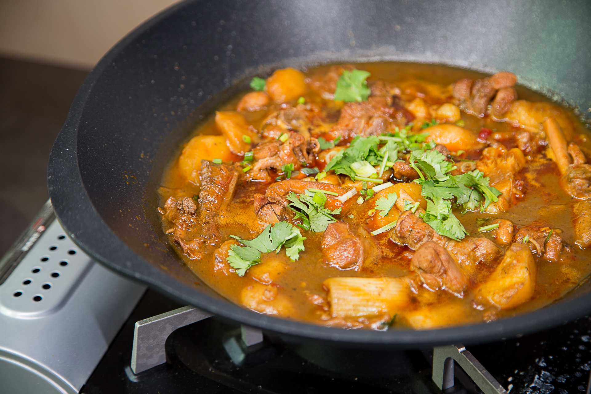 哪个牌子无油烟炒锅比较好,真正的无油烟炒锅选什么牌子的好