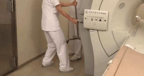 危险危险危险，去医院看病却吃了一记致命「电磁炮」？