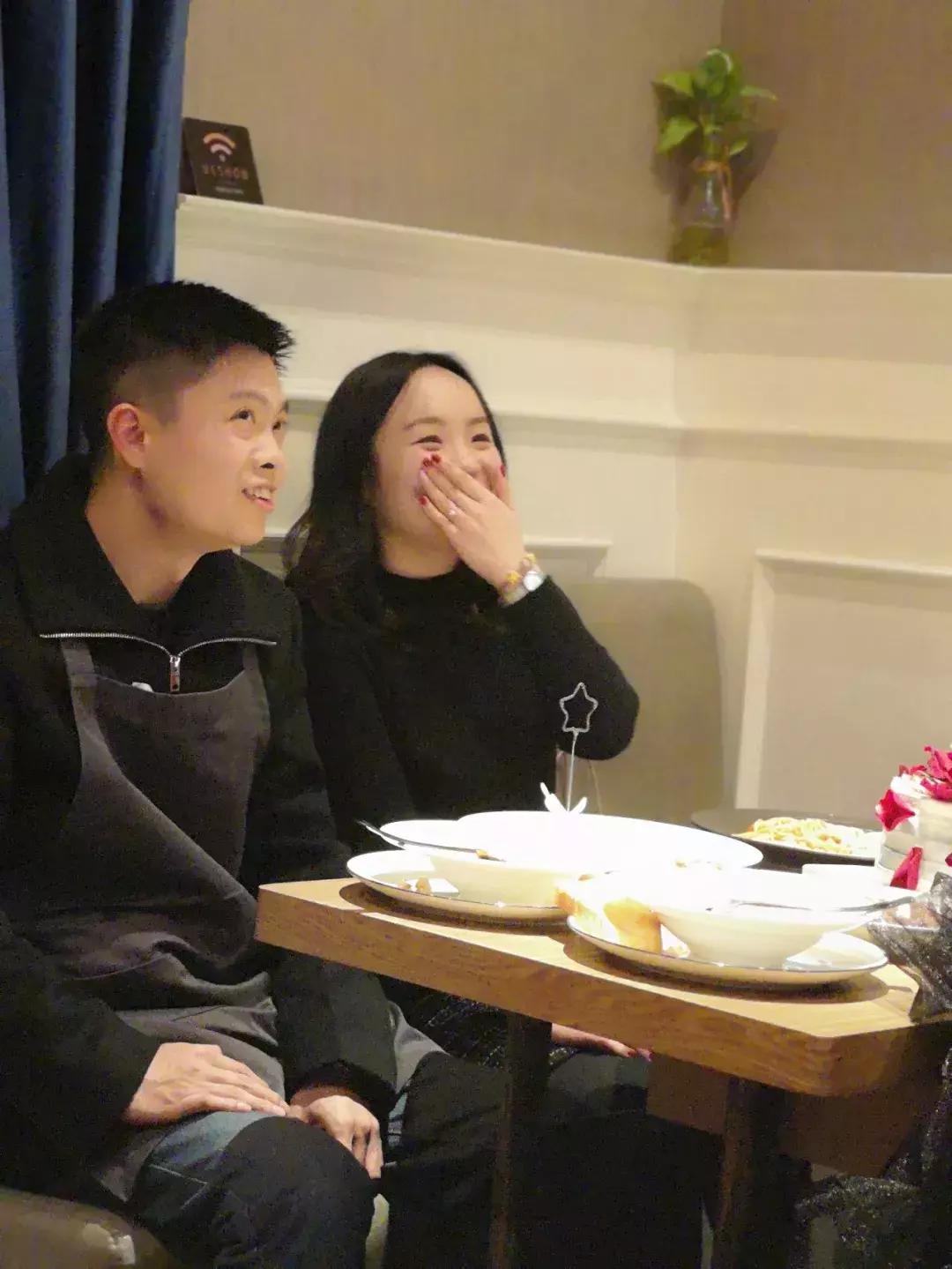 撒花小哥哥视频,撒花小哥哥