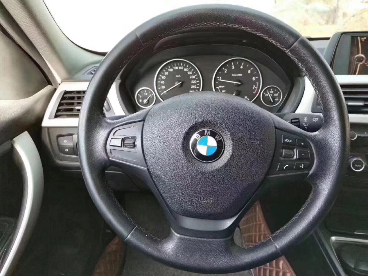 想要买个二手的车,18款宝马320li曜夜版二手多少钱