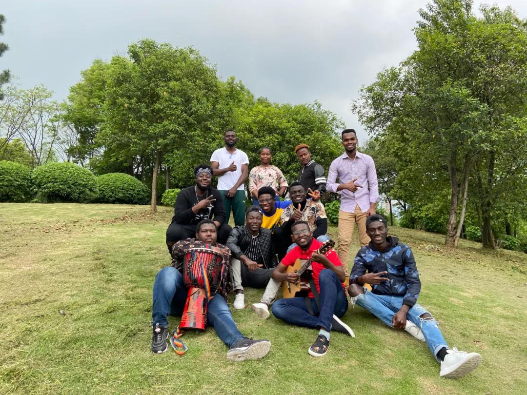 新华社点赞！唐平的电商梦，从一碗吃不到的乌咖喱开始……