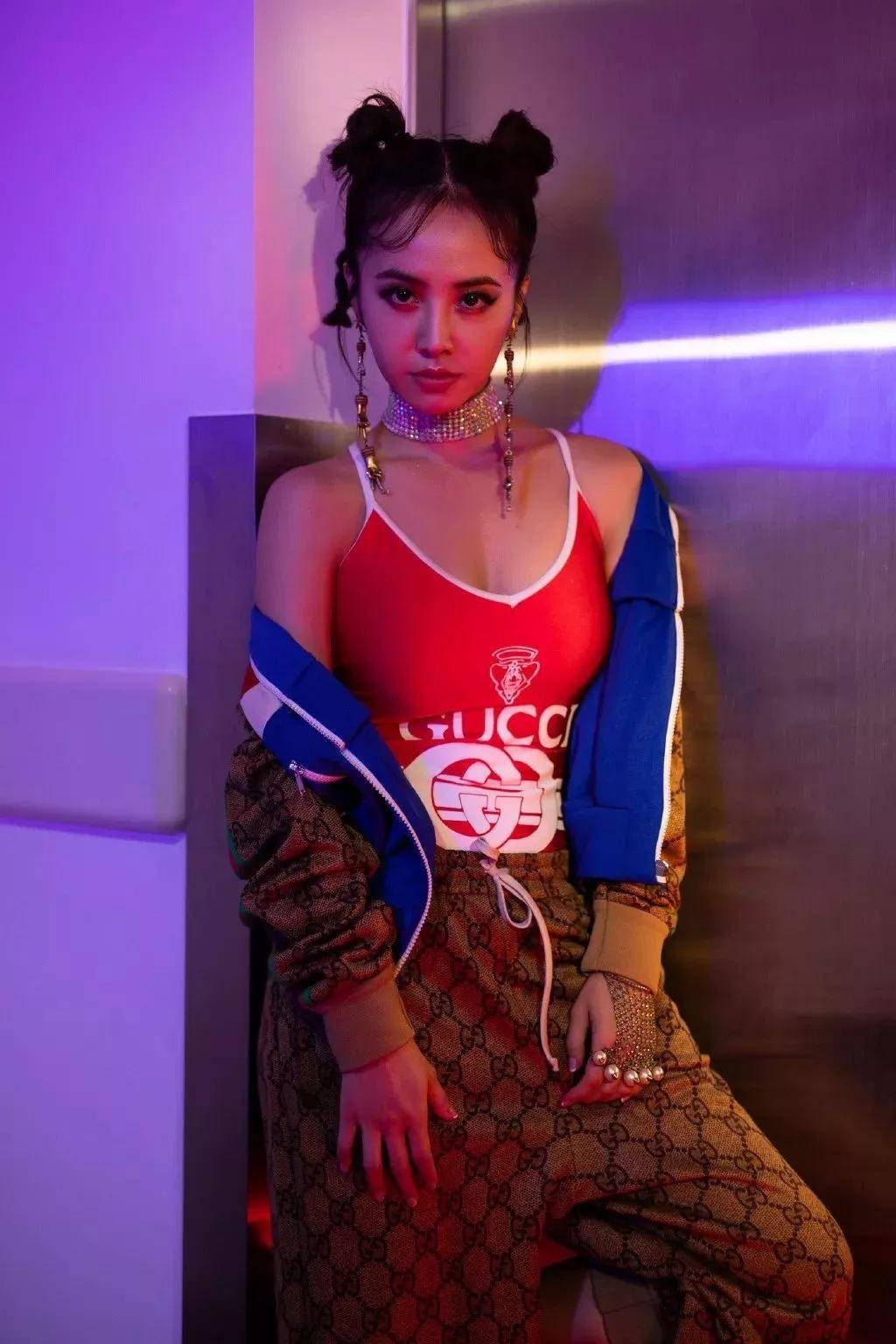 酷似泳衣的Bodysuit究竟是什么？为何许佳琪等都被它的魅力折服？