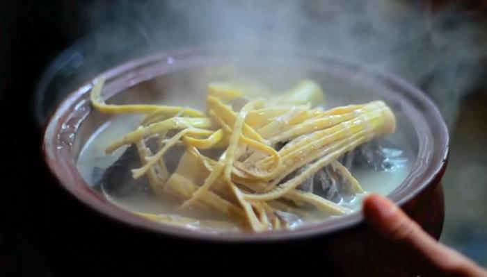 李子柒竹笋的全部视频,李子柒摘竹笋的视频