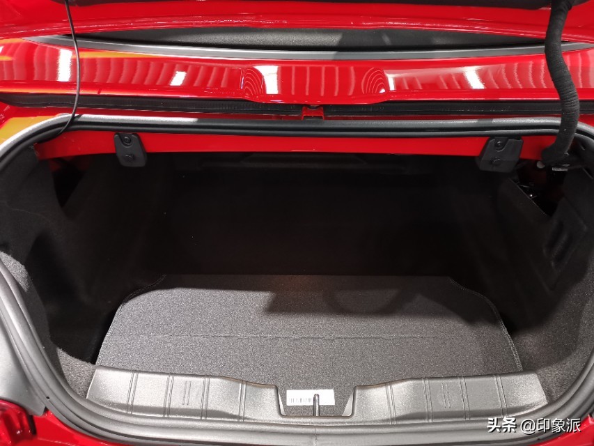 大黄蜂跑车科迈罗敞篷版高配,科迈罗大黄蜂敞篷版噪音大吗