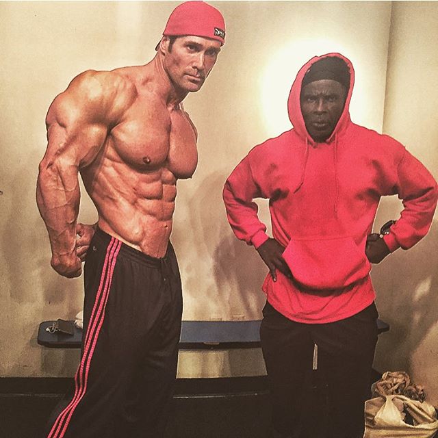 大力王迈克奥赫荣誉,大力王迈克奥赫恩自信秀肌肉