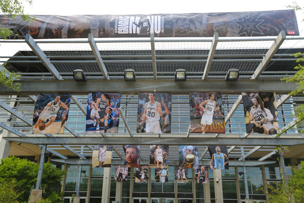 马努吉诺比利退役邓肯演讲,马努球衣退役邓肯演讲