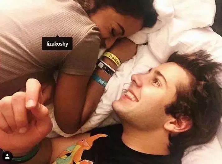 最甜分手看哭3千万人，转头与75岁基友妈妈结婚，“我是你爹”