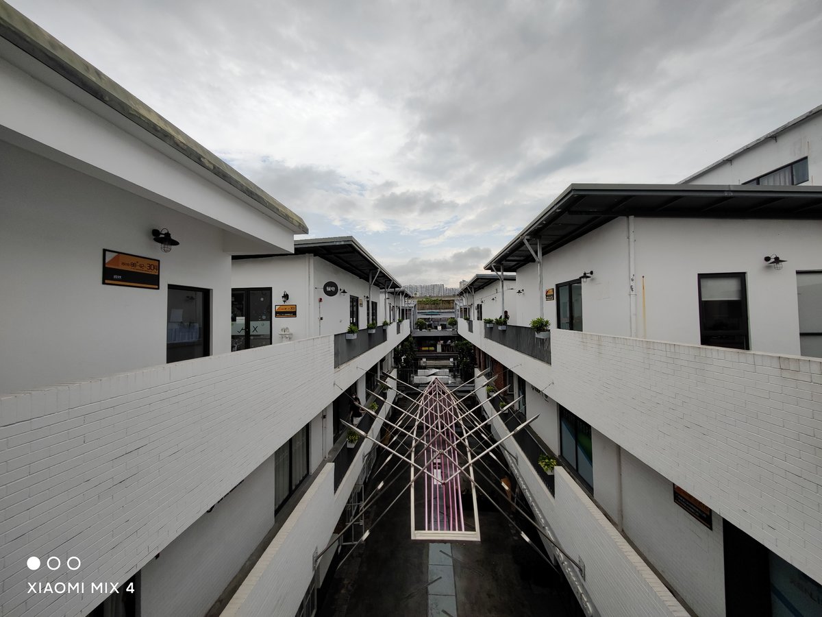 小米mix4和realme大师探索版,小米mix4全面屏效果