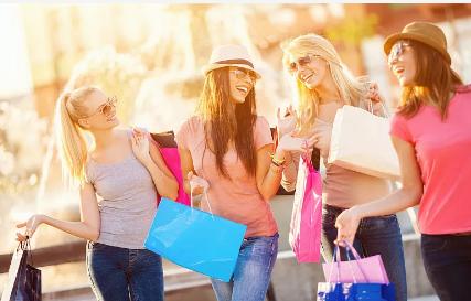 拎着打包好的lv包逛商场,拎着lv包逛商场