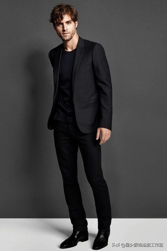 没钱买衣服，所以选择困难症？男子这么穿省钱还多选