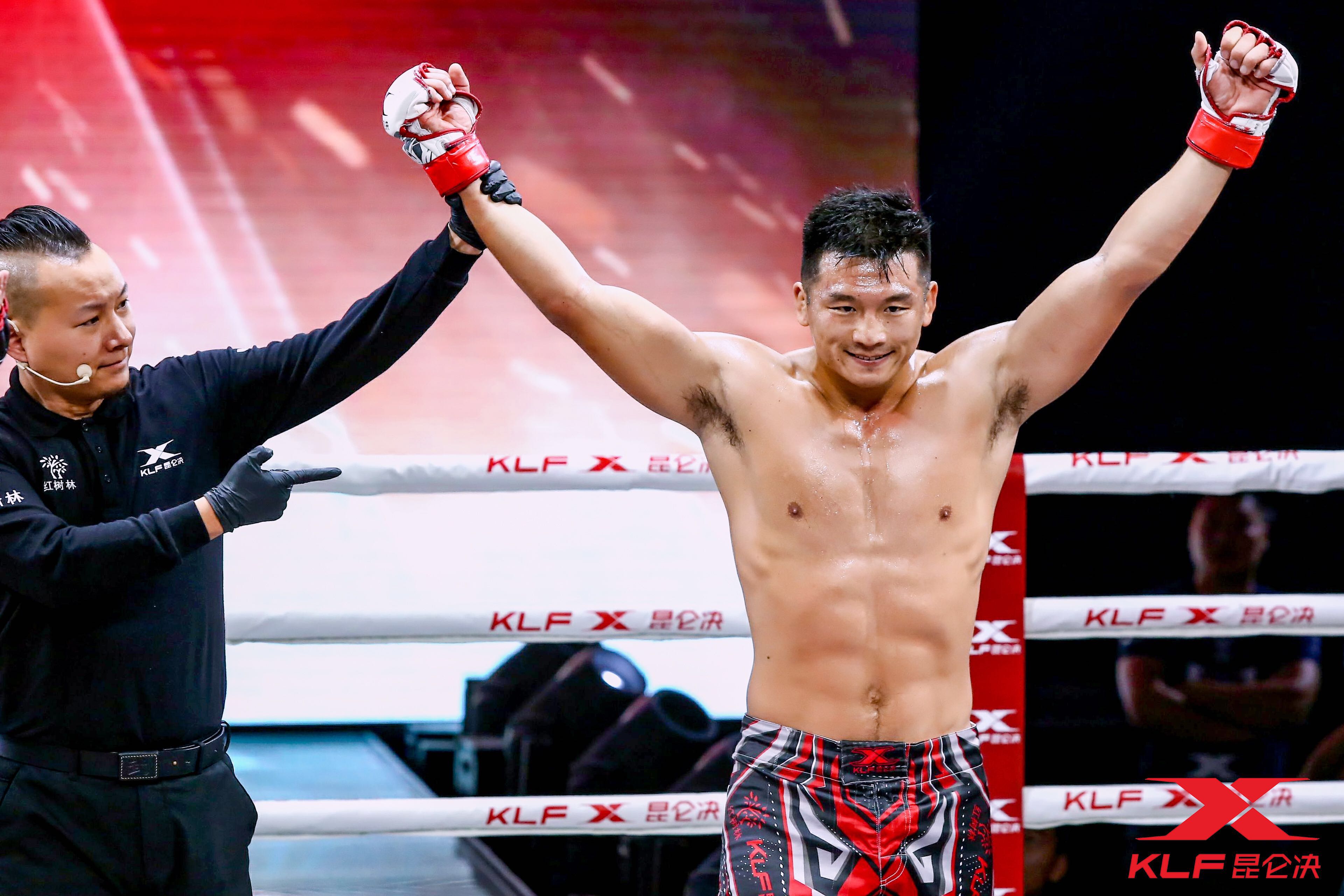 中国搏击的造神运动何时结束？擂台上除了输赢还有爱恨情仇