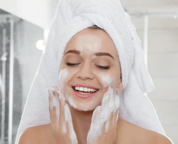 脸上总是一抹油腻腻？教你一招，告别油腻，皮肤更清爽