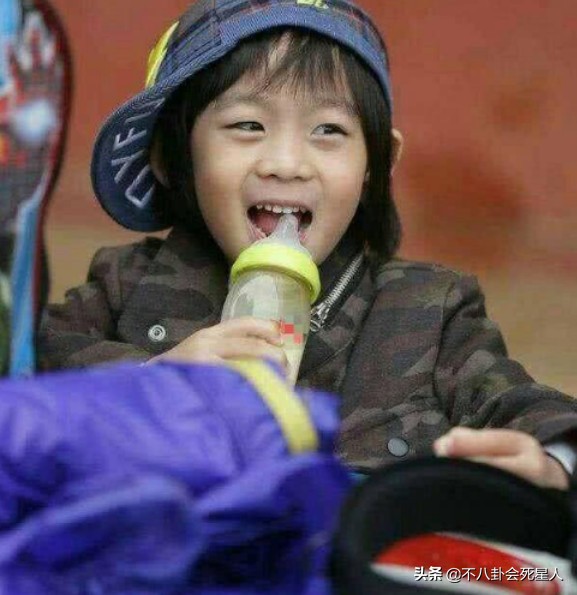 爸爸最可爱一瞬间,家有萌宝kimi和王诗龄太搞笑了