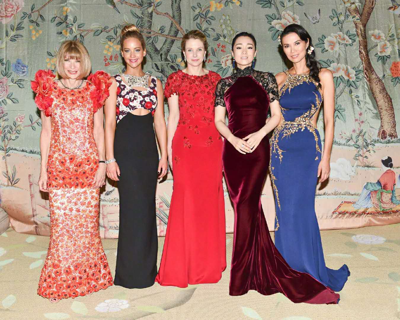 19岁攀50岁教授，给70岁男人生子，邓文迪的百亿身家没那么简单