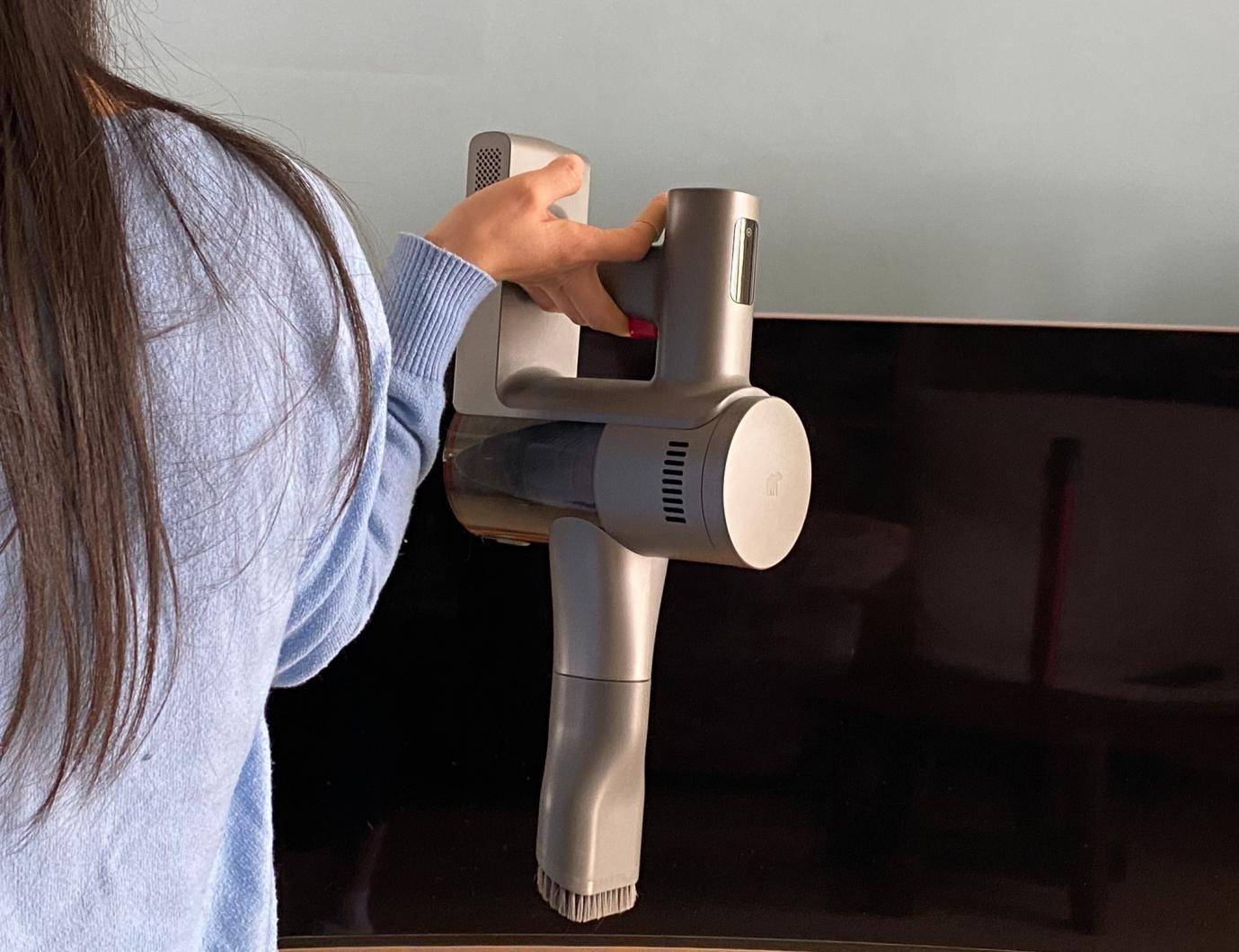 一人轻松扫全屋,娇小女生最爱用?顺造轻量手持吸尘器L1体验