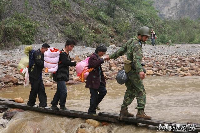 编造虚假故事或经历,编造的故事