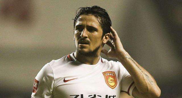 洛国富入选国足视频,洛国富为什么要去踢中甲