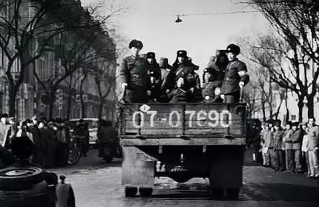 80年代第一贪污犯：7年贪污50.7万元，被判死刑，临刑前还喊冤