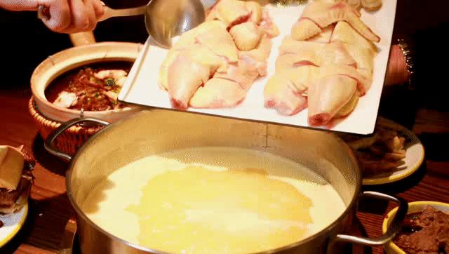 徐州第一高楼里排队不止哥老官！前5家店你可能都没吃过...