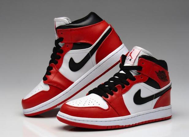 球鞋择宣示了NBA球员的等级，超巨都免费，次级球员需自掏腰包