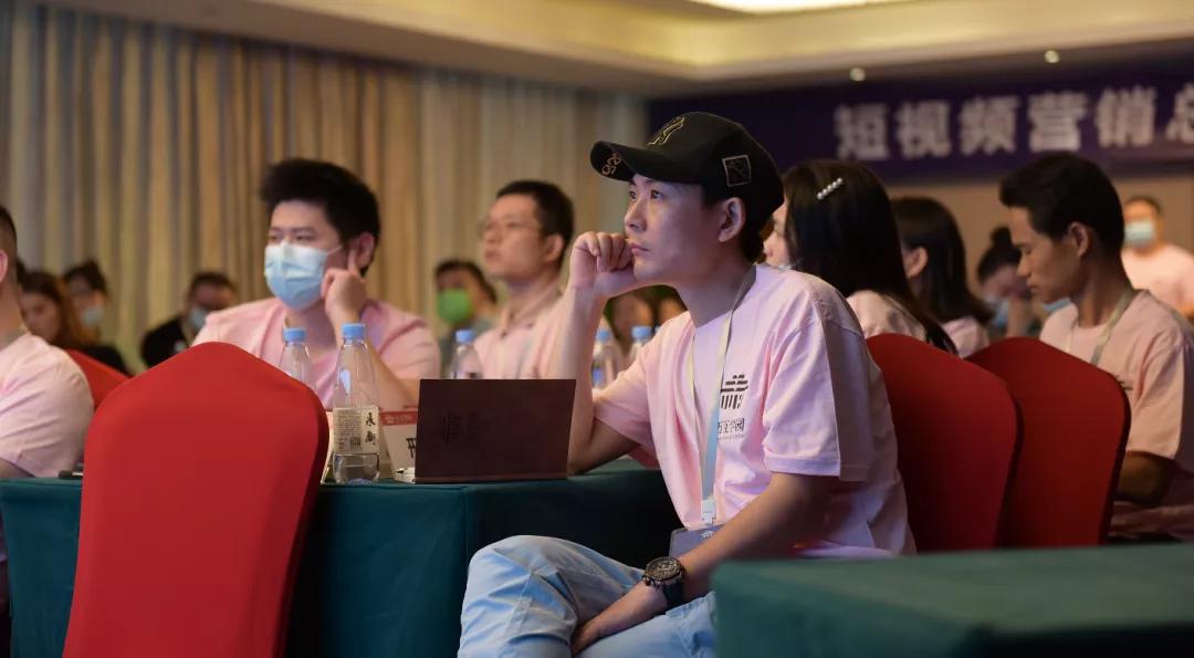 万互学园短视频营销总裁班开讲，教你玩赚短视频