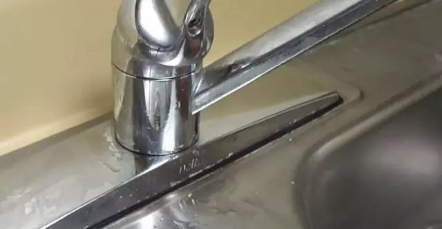 厨房水槽肮脏,清洗水槽污垢的小妙招列表