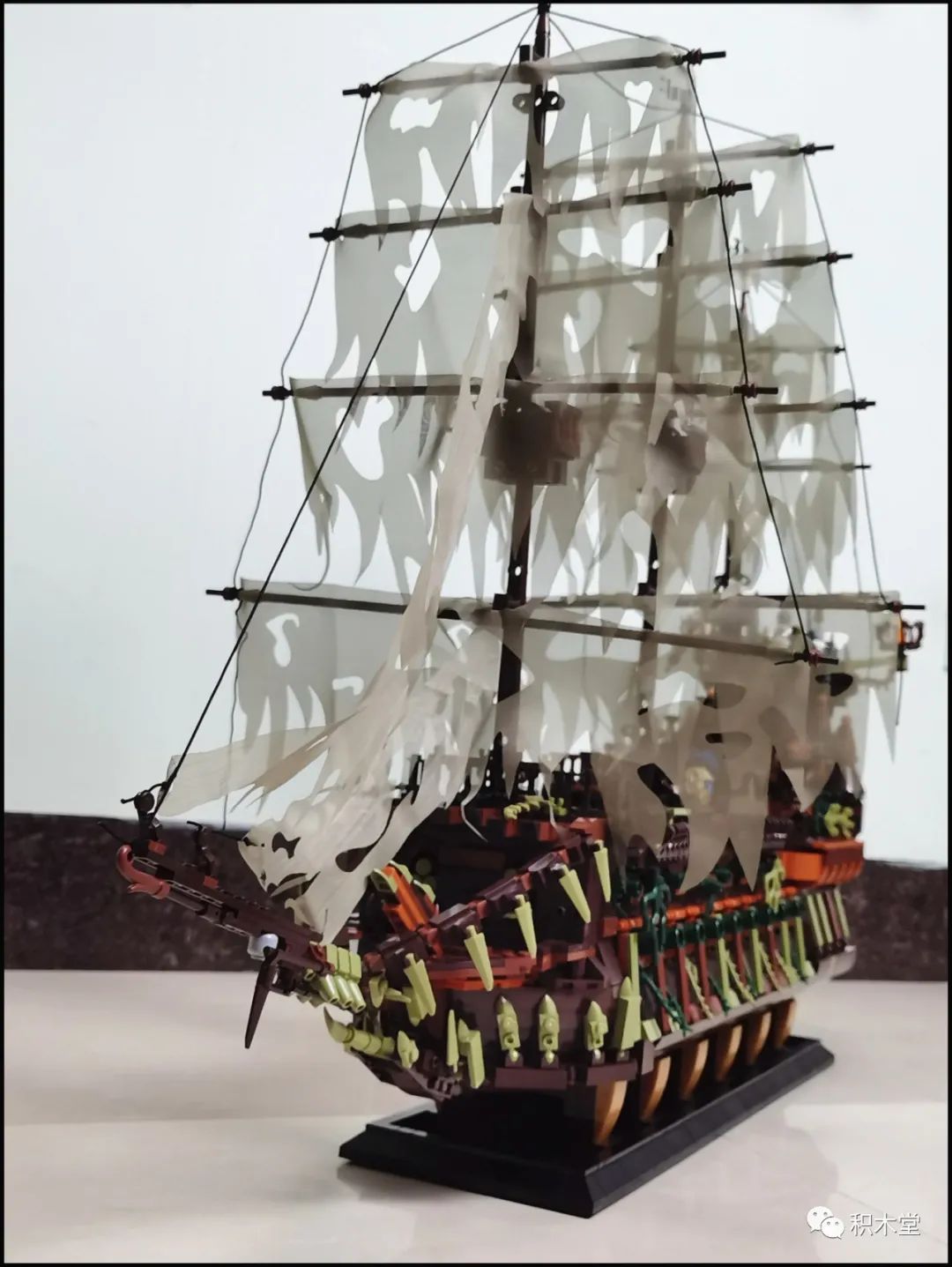 飞翔的荷兰人号船真实原型,飞翔的荷兰人号为什么能潜水