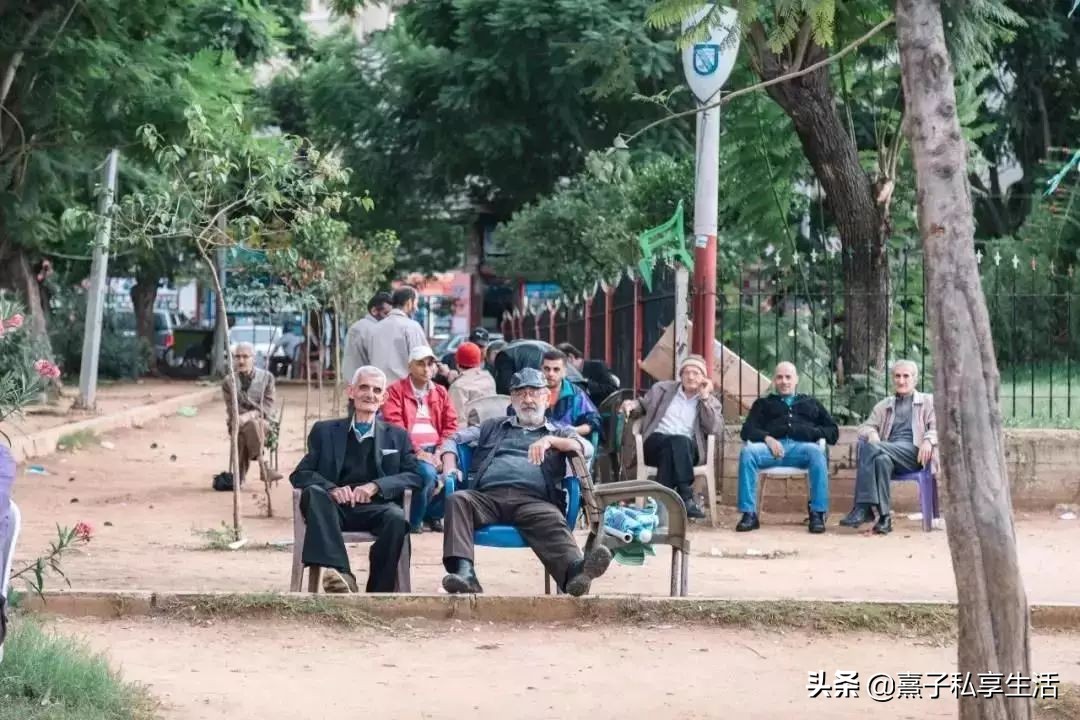 环游世界夫妻赚了十个亿,情侣环游世界视频