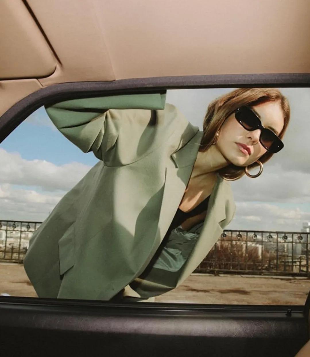 一套西装又正式又休闲,30-35岁女性春季穿搭西装