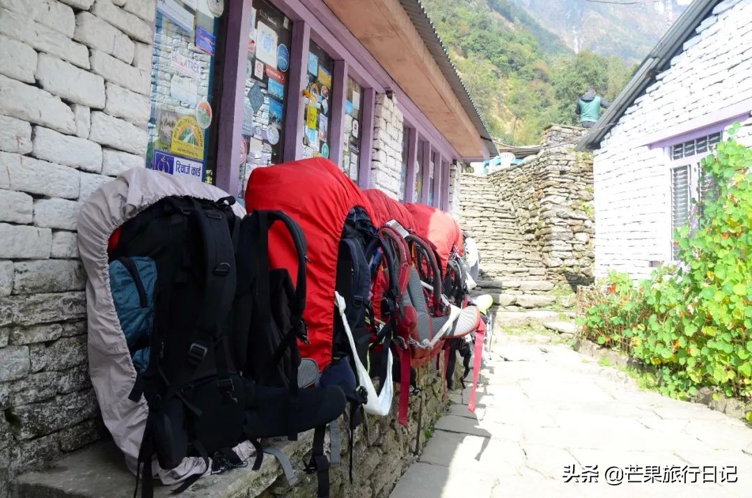 从西藏出境到尼泊尔的旅游视频,夫妻环游世界去的尼泊尔