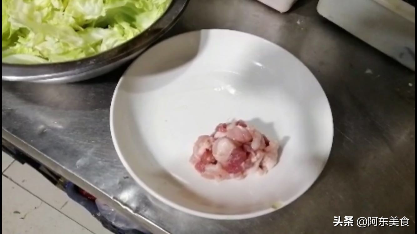 干煸大头菜怎么做好吃窍门视频,干煸大头菜需要过油吗怎么做