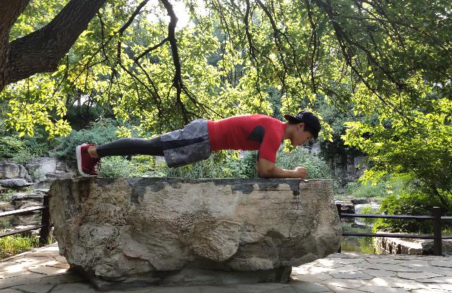 俯卧撑的姿势不对会不会导致腰痛,腰痛做俯卧撑能超负荷做吗