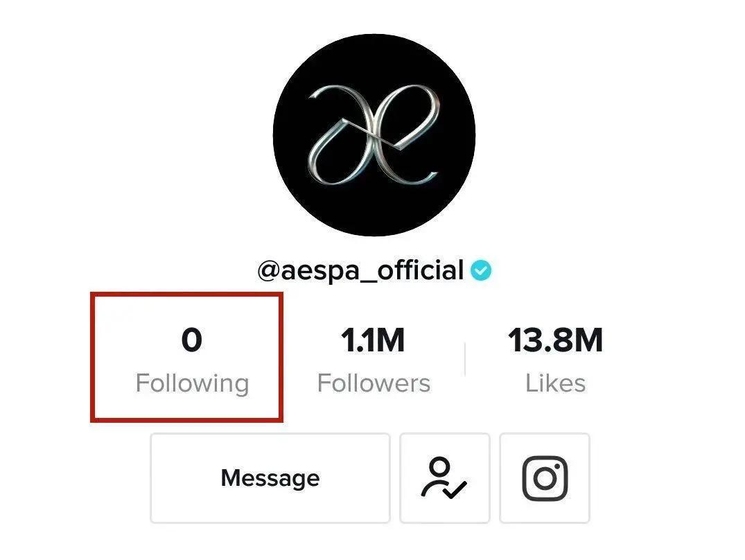 还在追韩系fashion？我已经掉入了泰妹Lisa的坑