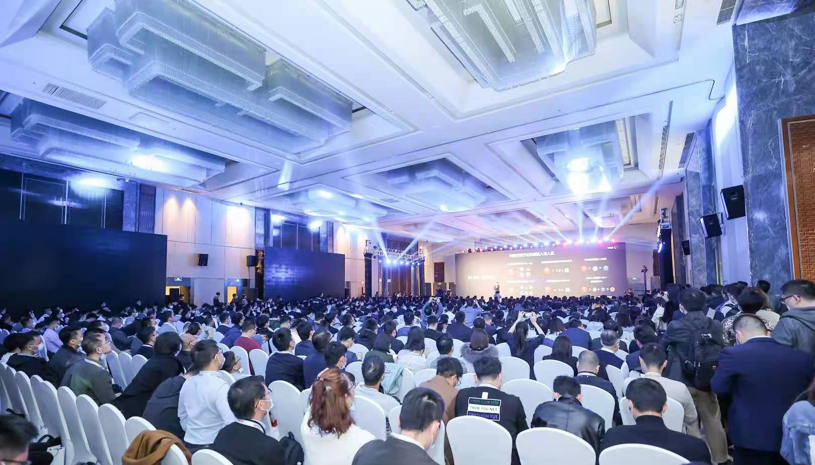 涔橀鐮存氮涓栫邯杩滆埅瑙嗛,涔橀鐮存氮涓栫邯鍚堜綋