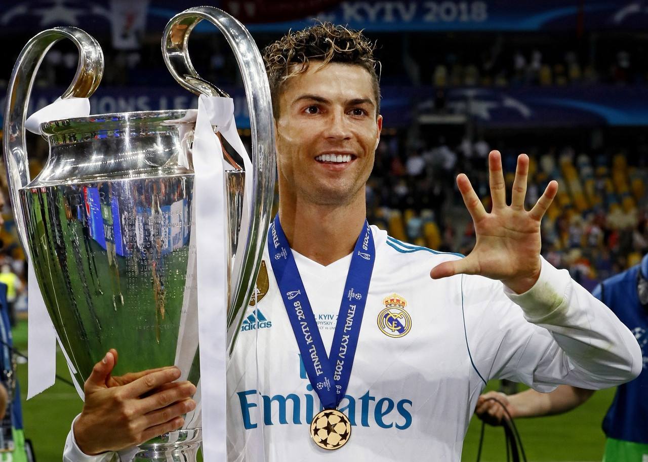 足球之神c罗vs足球之王,足球之王c罗小时候的模样