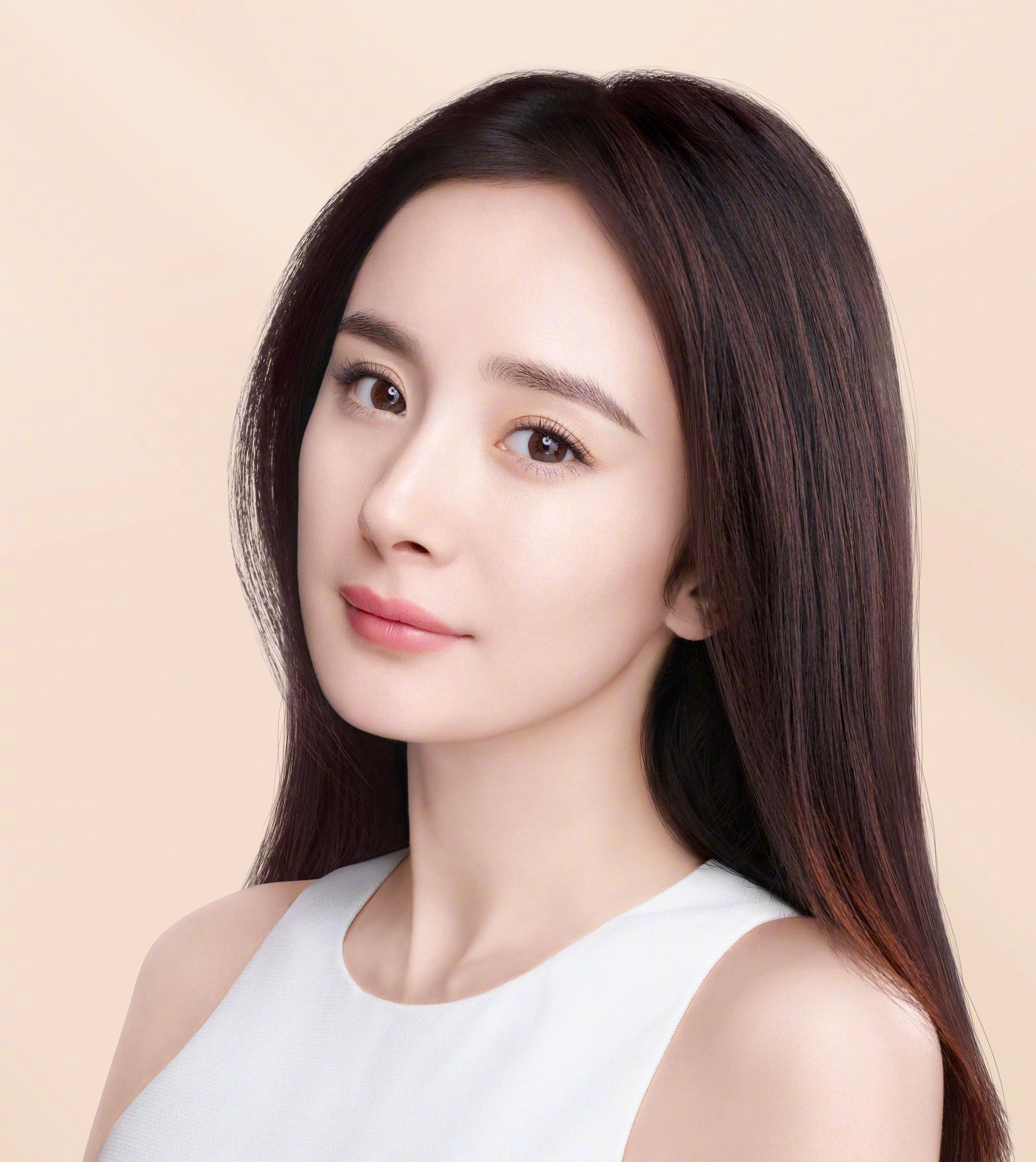 带货女王杨幂机场穿搭,雅诗兰黛333杨幂同款口红