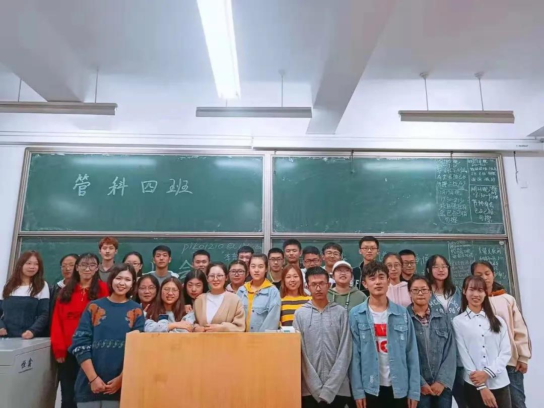 她是女神硕导，也是国际咖啡师，山东神仙老师成功打造爆款课堂！