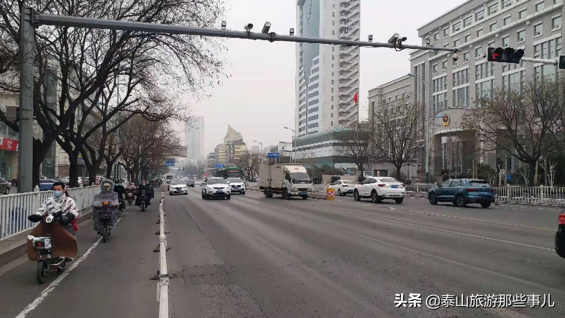 它是古*安泰**城最繁华街道之一，著名店铺众多，如今却再难觅踪影