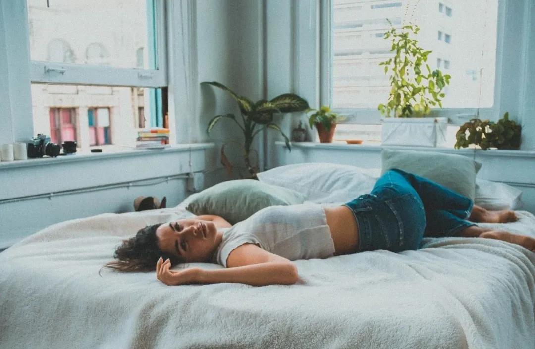 经常胡思乱想的人是因为内耗吗,怎么解决内心内耗胡思乱想