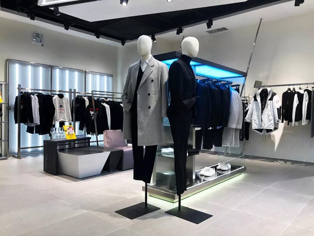 卡宾中国风男装,卡宾男装店铺装修风格