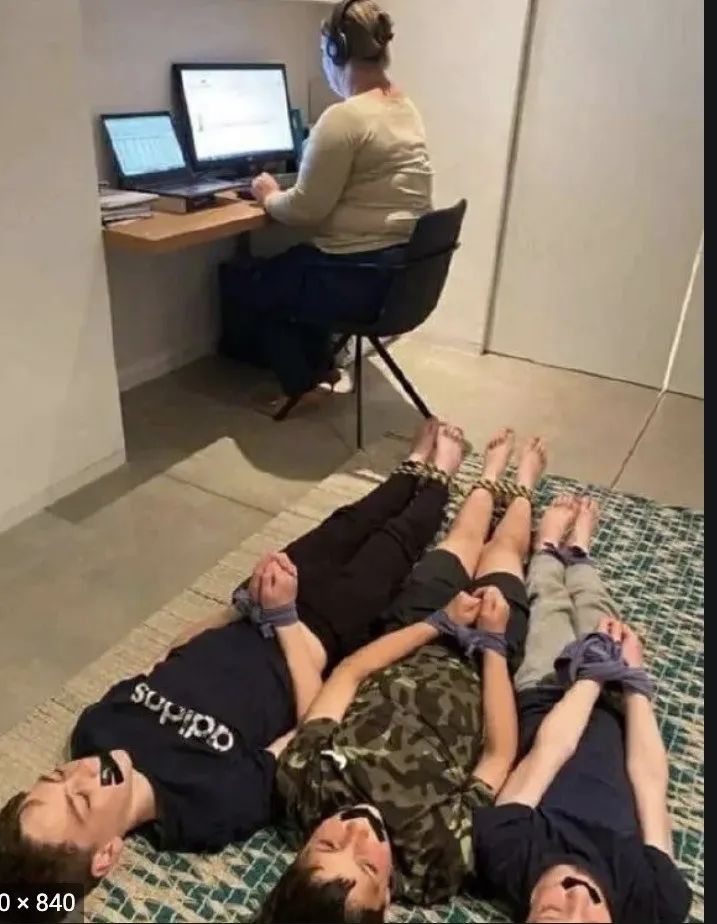 新加坡封城1个月宅在家的我们，竟活成了这个“鬼”样子