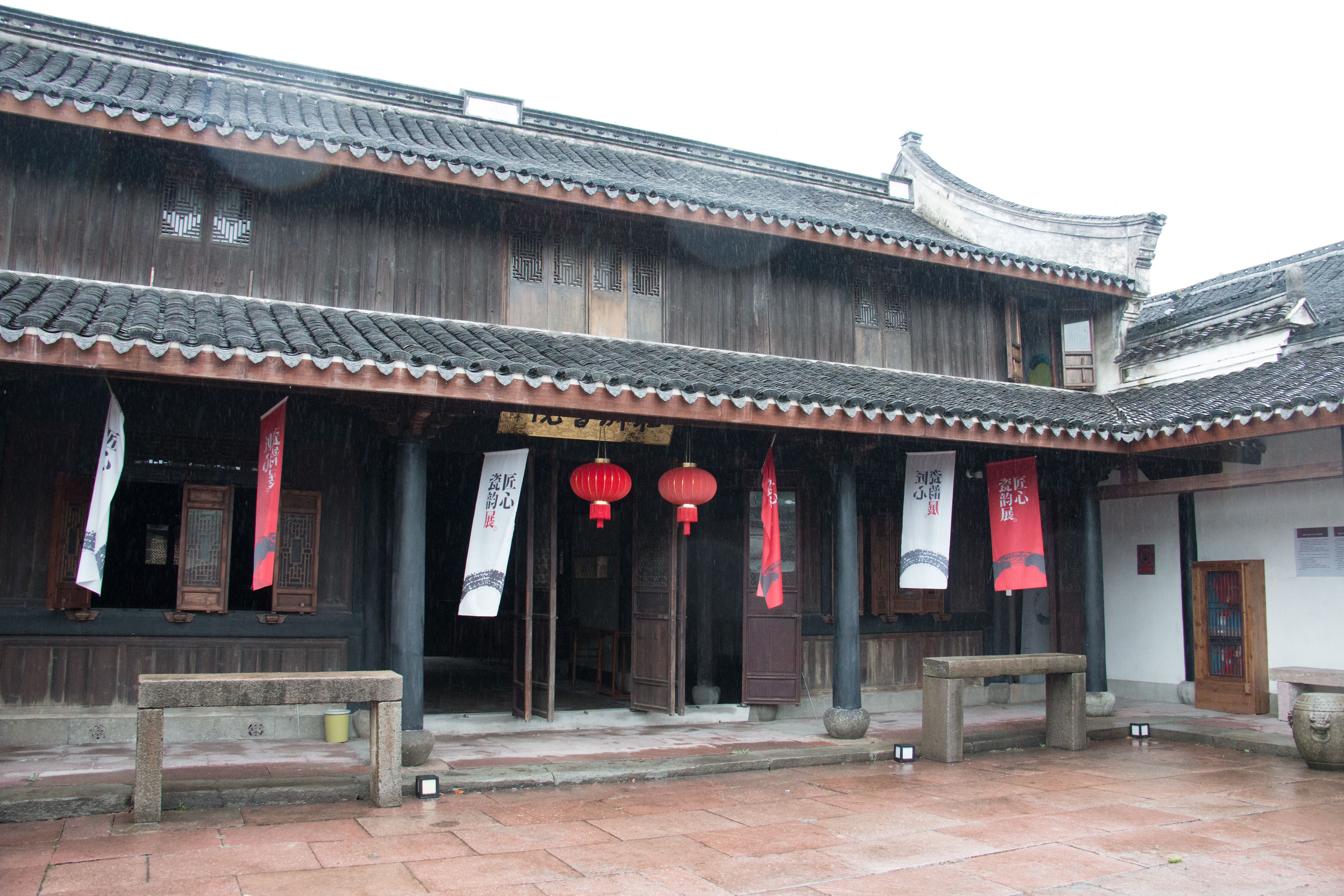 鹤皋古镇,鸣鹤古镇绕湖路