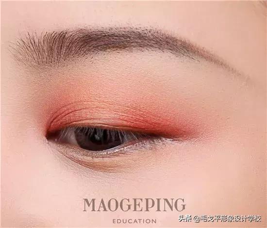 怎么画眼妆才不显脏,怎么防止眼妆花