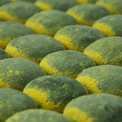 路边的甜品店，传出“砰砰”的敲打声