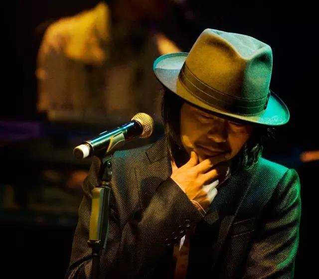 欣赏不了左小诅咒的跑调?这是病,得治!