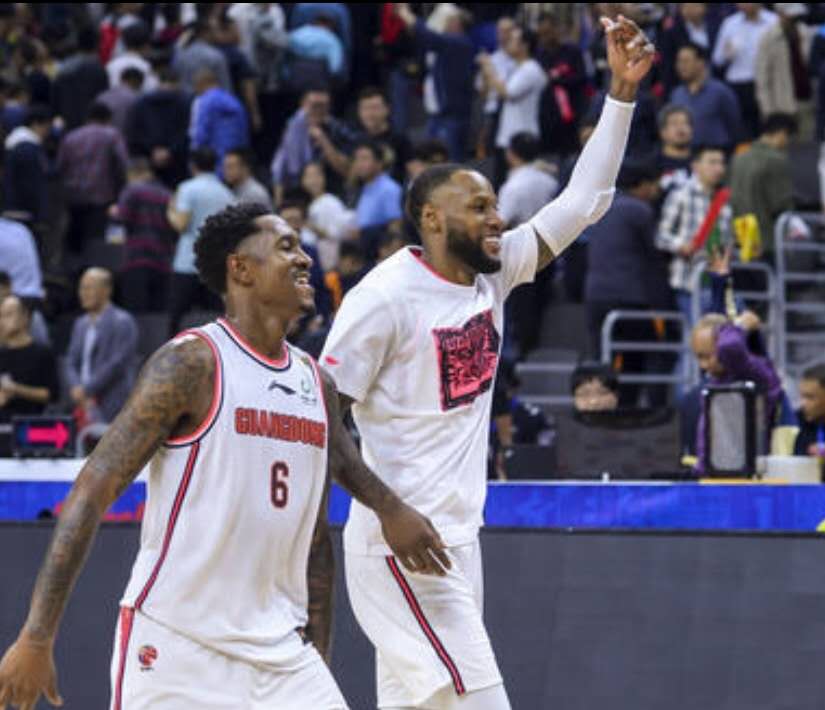 华南虎跟东北虎谁厉害,东北虎战华南虎